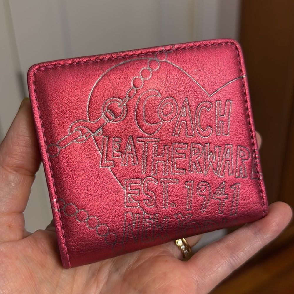 COACH POPPY HEART WALLET LEATHER HOT PINK W/ TROMPE CHAIN DETAILS
ADORABLE EUC! - Picture 5 of 15